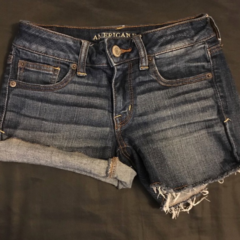 Medium wash American eagle jean shorts
